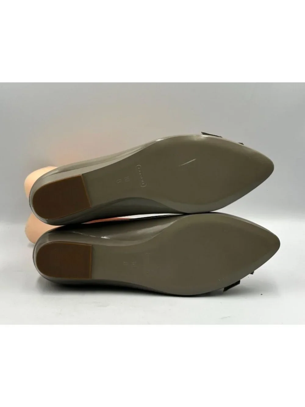 NWOB Coach Women's Gray Patent Leather Trina Button Bow Ballets Flats Sz 10 3368 - Picture 4 of 16